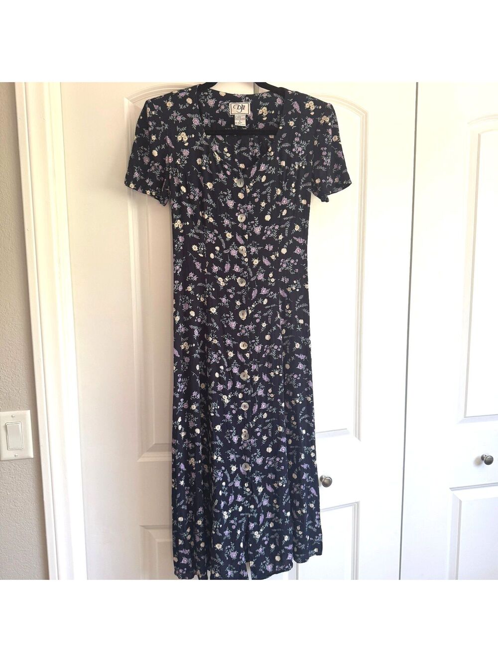 DJI Vintage '90s Navy Floral Rayon Dress Shell Buttons Size 6 Cottagecore Fairy